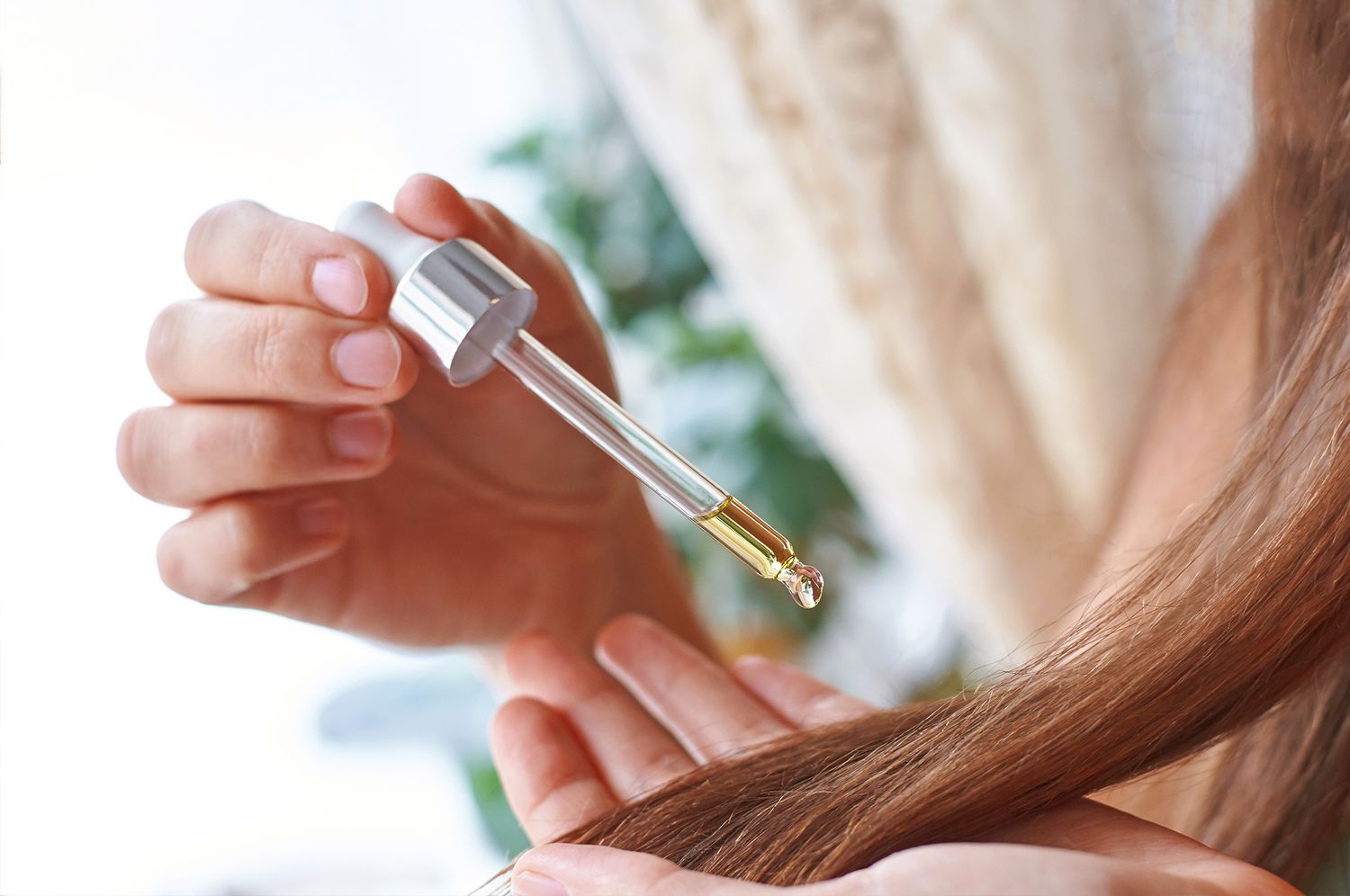 CBD aliejus – naujas pagalbininkas kovoje su plaukų slinkimu
