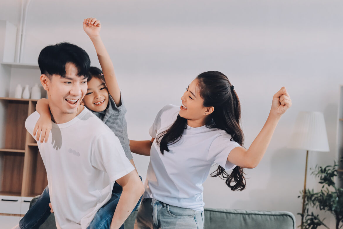 Ką veikti su vaikais: prasmingos veiklos namuose, lauke ir kelionėse