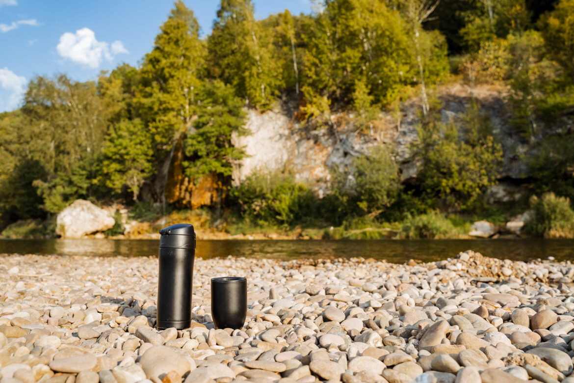 Kelioninis puodukas: kaip išsirinkti patogų ir tvarų kasdieniam naudojimui